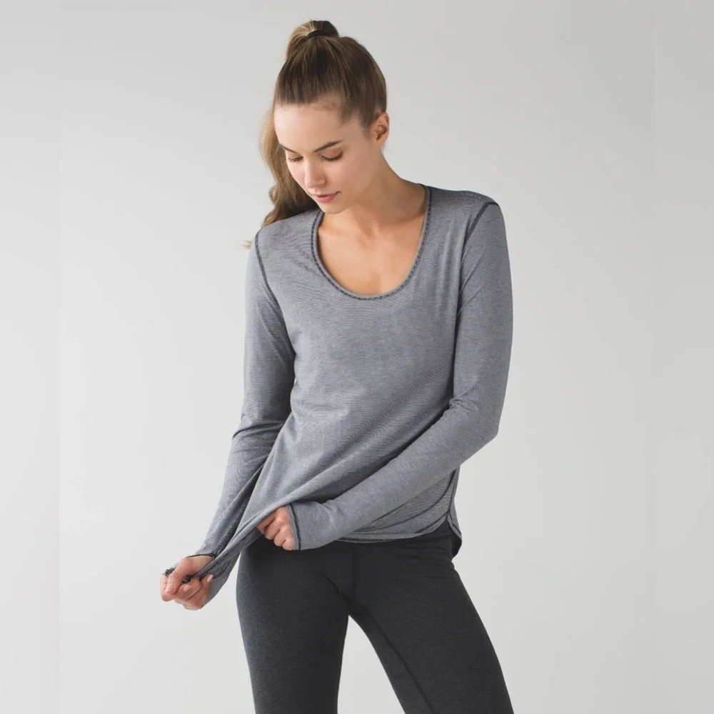 Lululemon Yogini 5 Year Long Sleeve Tee in Wee Stripe Black White size 8